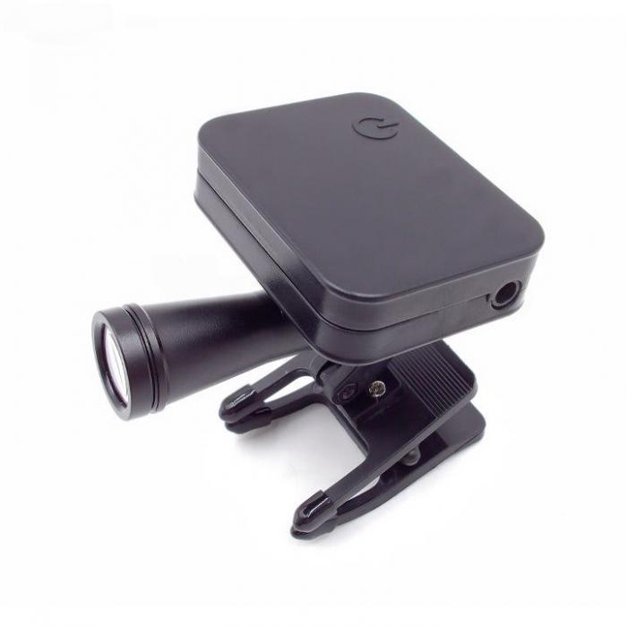 Luce led per occhiali ingrandenti 5 W con clip e 2 batterie magnetiche da 60000 lux Luce led per occhiali ingrandenti 5 W con clip e 2 batterie magnetiche da 60000 lux