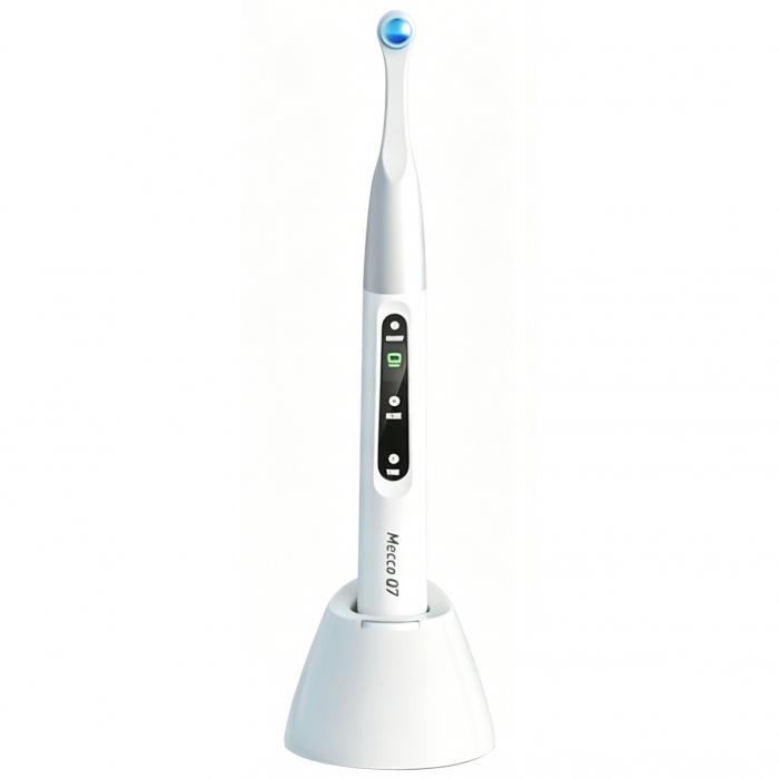 Lampada fotopolimerizzatrice dentale a LED Mecco Q7, potenza massima 2500 mW/cm2 Lampada fotopolimerizzatrice dentale a LED Mecco Q7, potenza massima 2500 mW/cm2