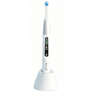 Lampada fotopolimerizzatrice dentale a LED Mecco Q7, potenza massima 2500 mW/cm2