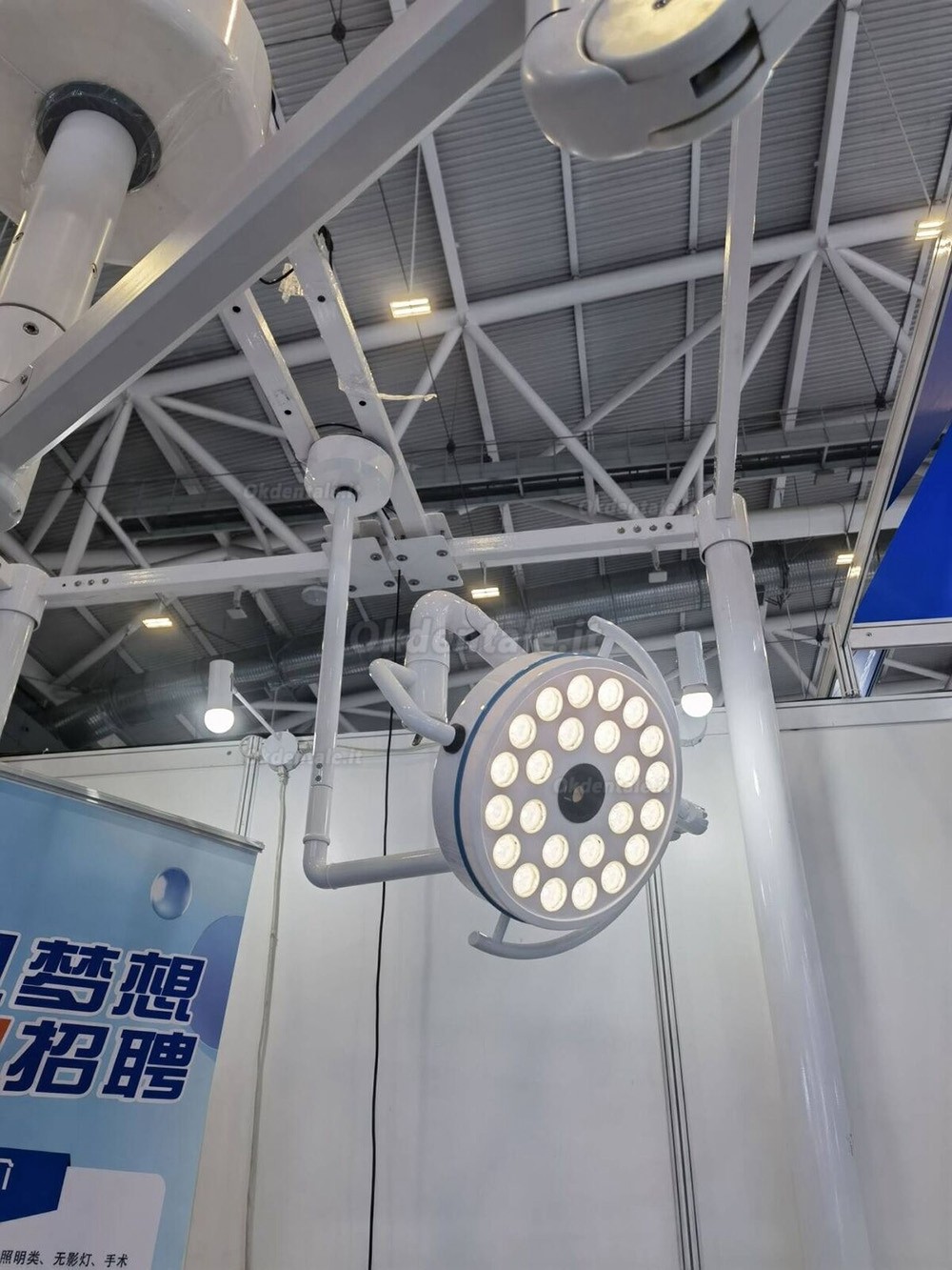 Lampada odontoiatrica odontoiatrica da 72 W montata a soffitto, lampada operatoria senza ombre a LED a luce fredda Lampada odontoiatrica odontoiatrica da 72 W montata a soffitto, lampada operatoria senza ombre a LED a luce fredda